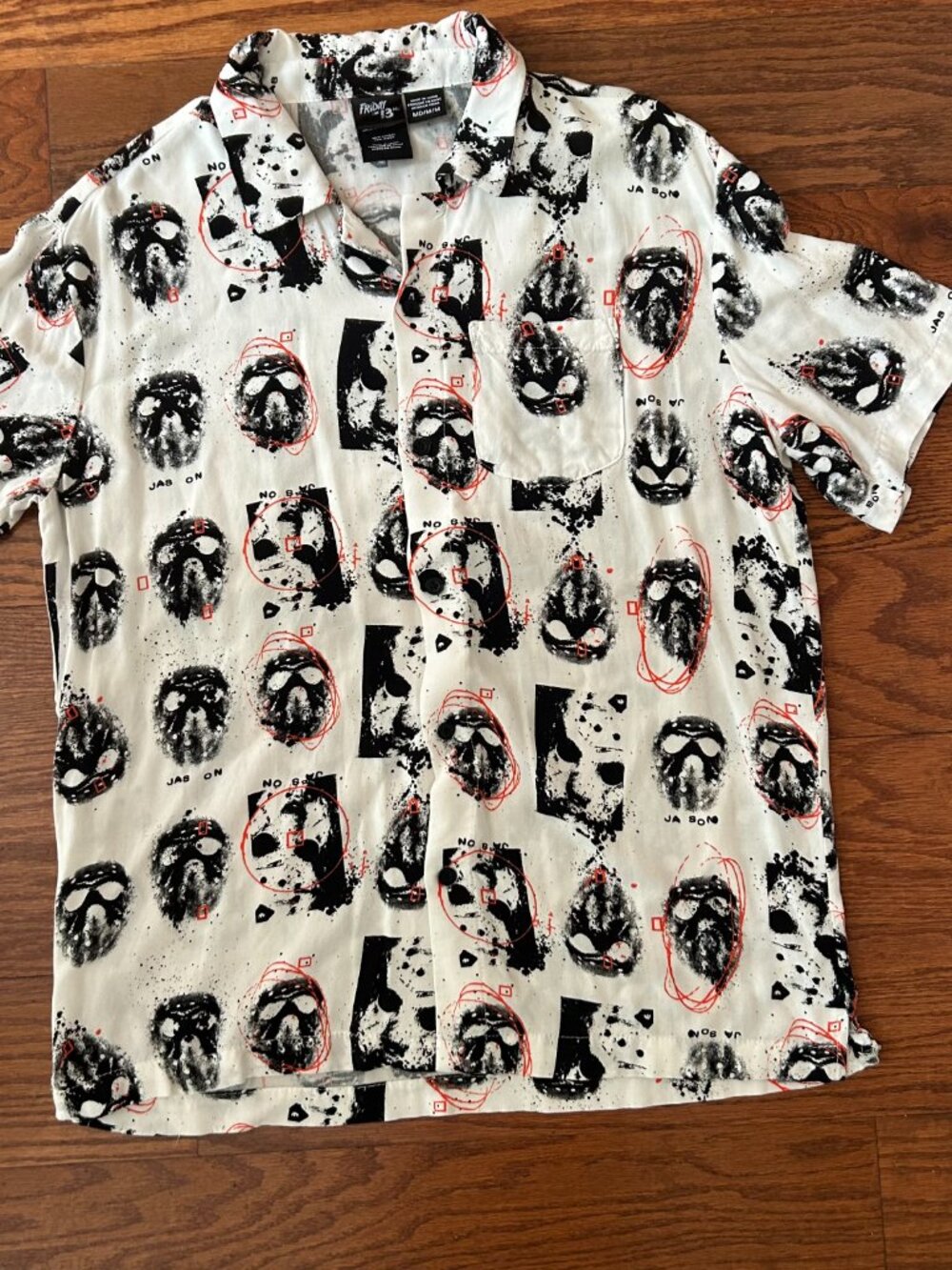 Friday the 13th Jason Voorhees Men's Short-Sleeve Button-Up Shirt Size Medium - Picture 5 of 10